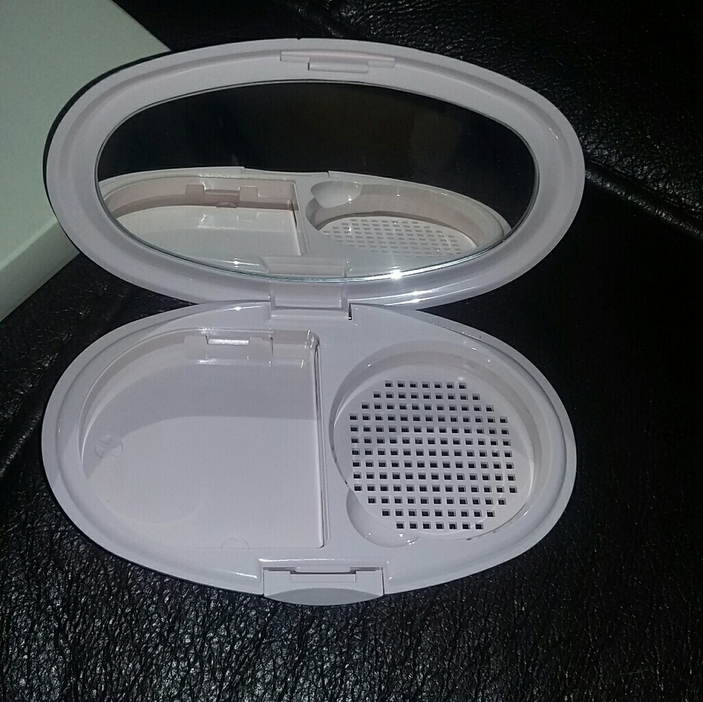 Mary Kay Compact - Picture 2 of 2